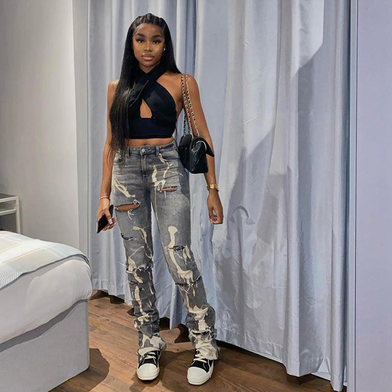 Jeans mit Löchern und mittlerer Taille