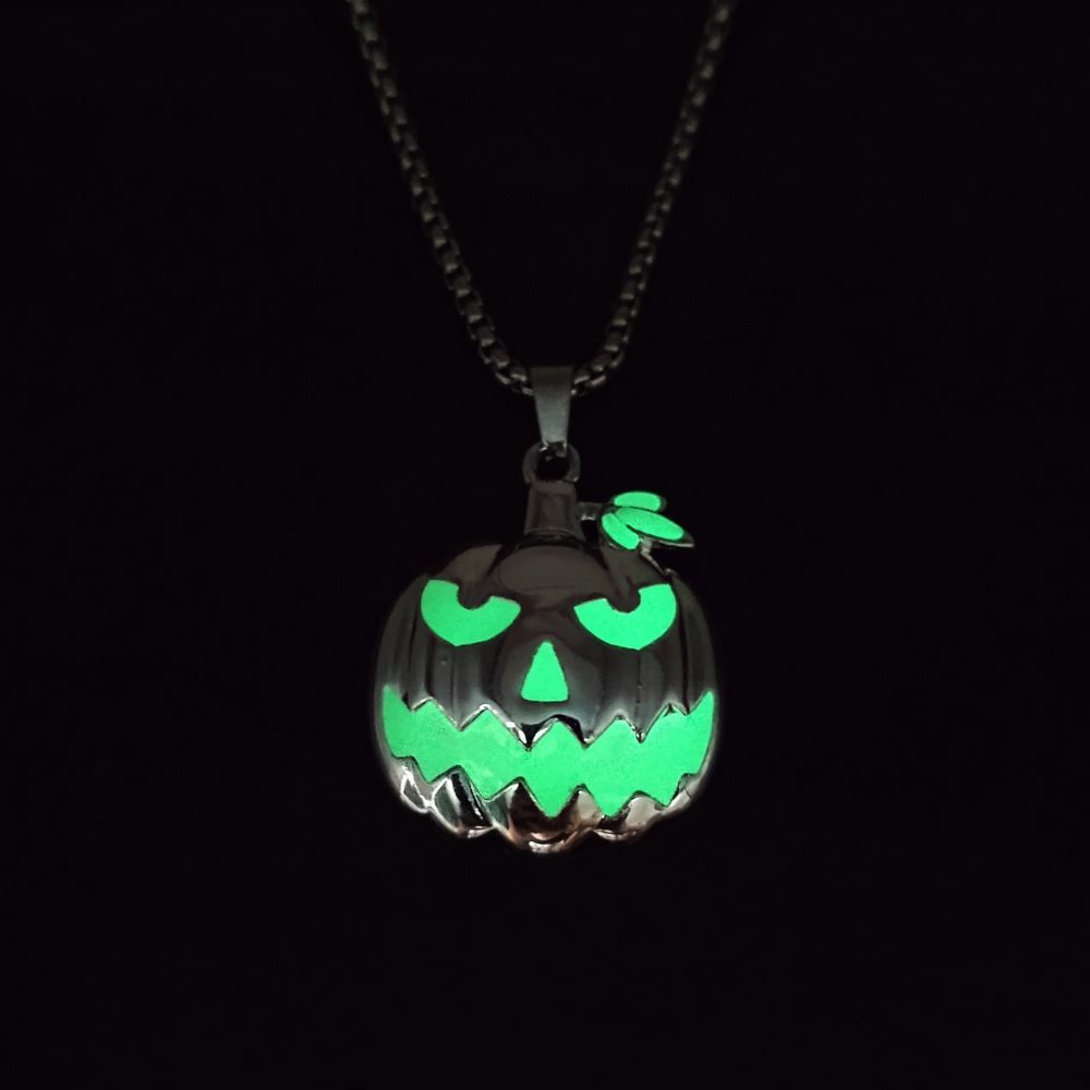 Halskette mit Halloween-Geister-Kürbis-Anhänger