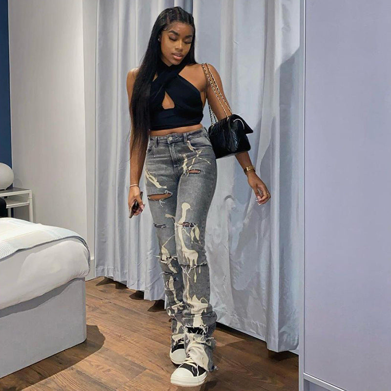 Jeans mit Löchern und mittlerer Taille